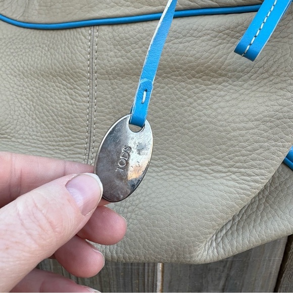 Tod's Blue and Tan Shoulder Bag with Slouchy Design - Picture 3 of 16